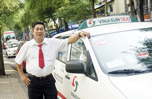 Lái xe Phan Thành Quang - Anh tổ trưởng xuất sắc lái taxi mua nhà