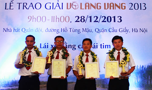 Vinasun Taxi được giải thưởng Vô lăng Vàng 2013 tập thể và 4 lái xe