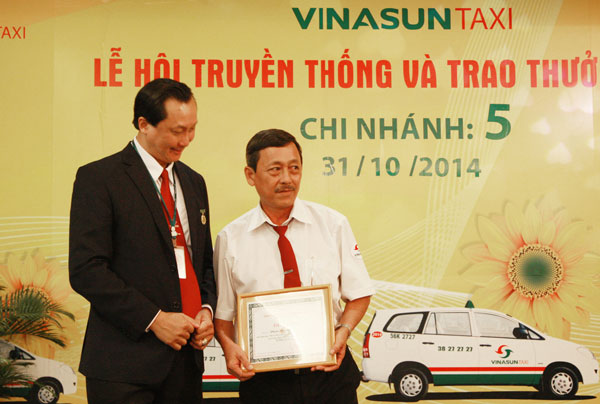 Lái xe Trần Hữu Tân: Lái taxi cũng phải có kế hoạch