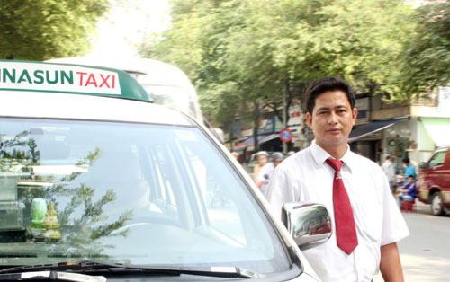Lái xe Hà Chí Cường từ giám đốc đi lái taxi: "Lao động chân chính là vui"